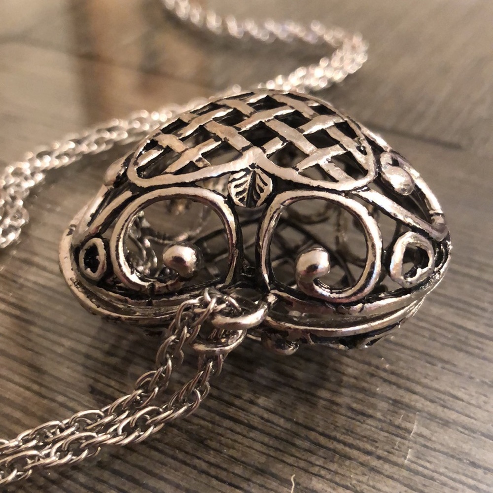 Vintage Filigree Open Cage Heart Necklace - Picture 5 of 17